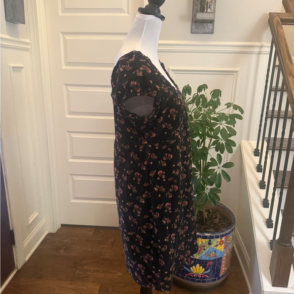 SO Black Mini Dress with Floral Design - Picture 4 of 7